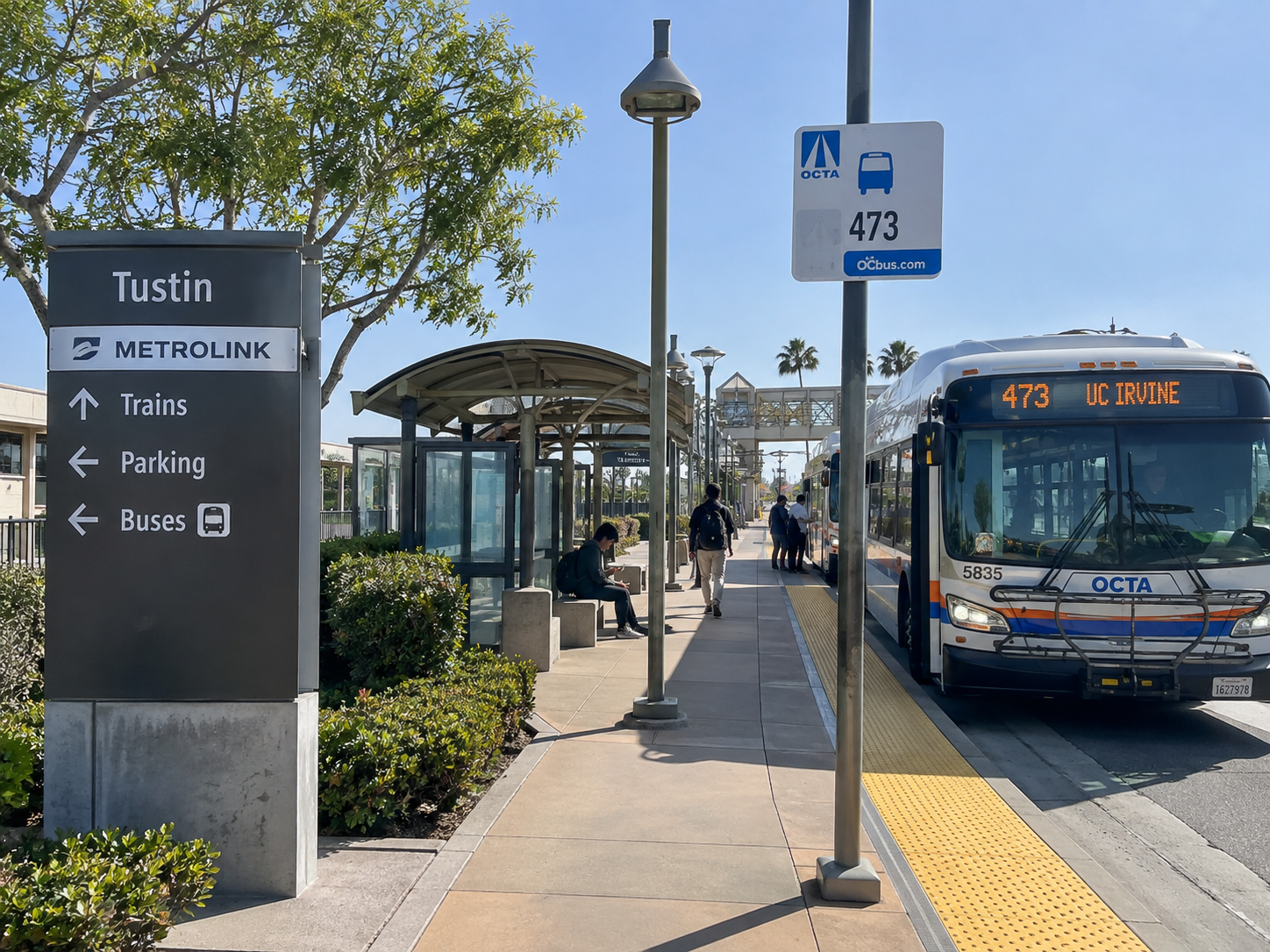 Tustin Metrolink Station의 UC Irvine행 OCTA Route 473 연결 구간