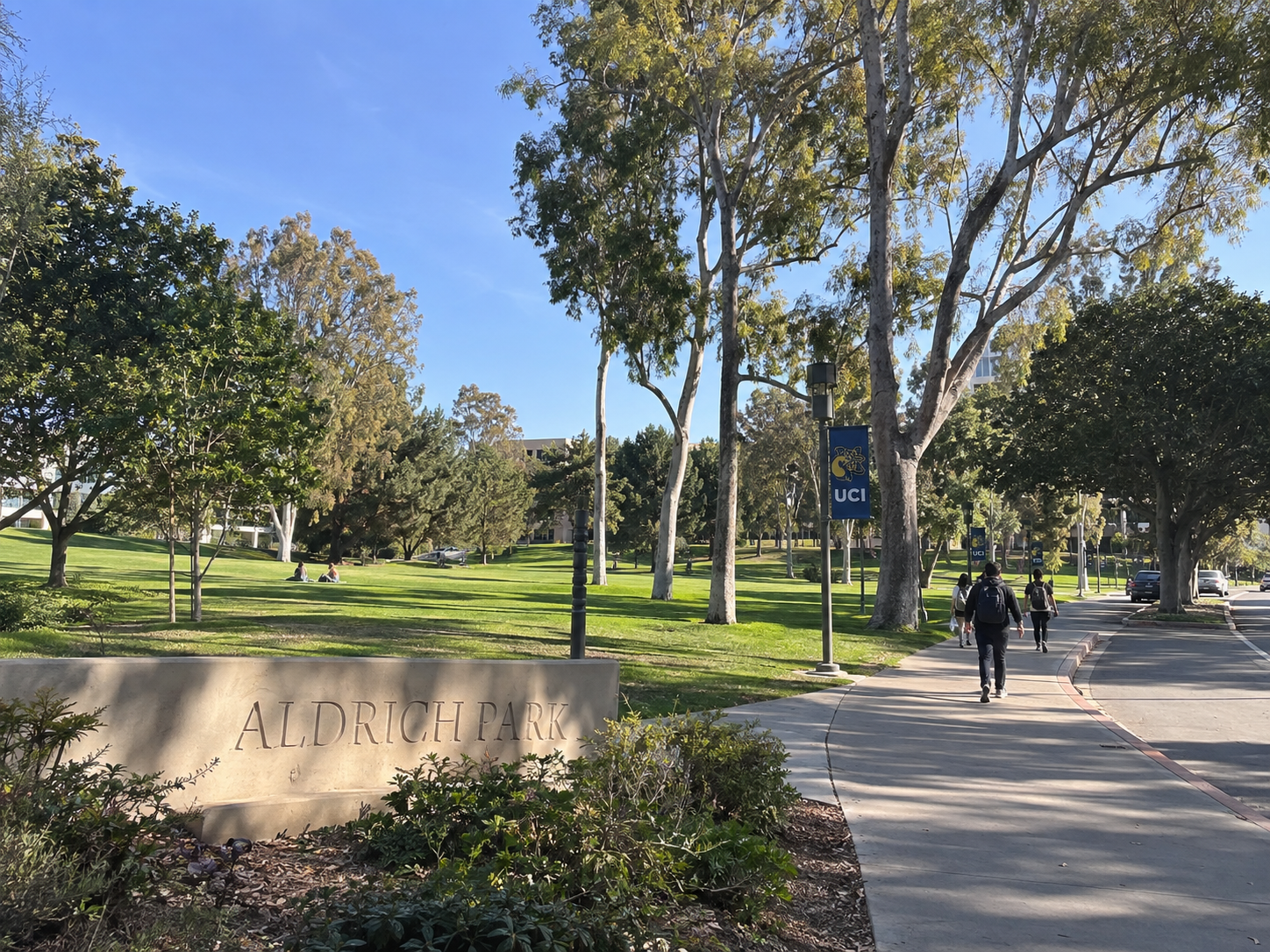 UC Irvine 중심의 Aldrich Park와 Ring Road 캠퍼스 산책로